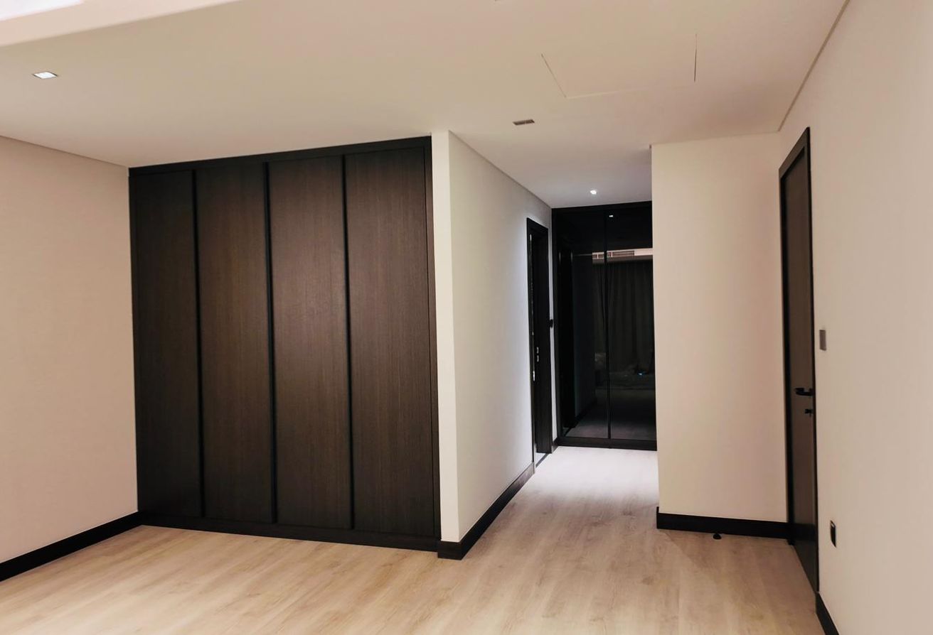 Spacious 1BR with Balcony | Fully Furnished thumbnail 9