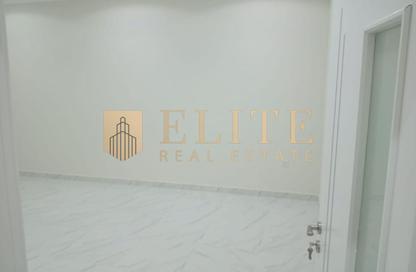 مجمع سكني - 3 غرف نوم - 4 حمامات للايجار في شارع الوعب - الوعب - الدوحة
