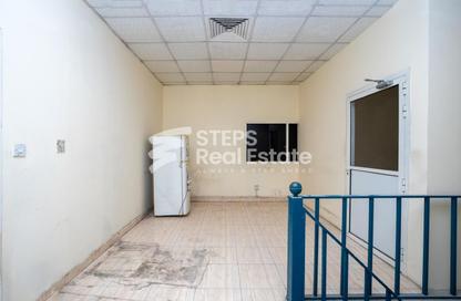 Warehouse - Studio - 1 for rent in Industrial Area 4 - Industrial Area - Industrial Area - Doha