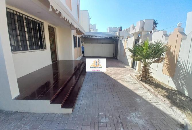 985546 - Property Image 2