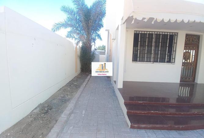 985546 - Property Image 3