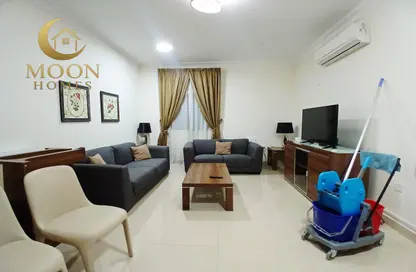 Apartment - 2 Bedrooms - 2 Bathrooms for rent in Umm Ghuwalina - Umm Ghuwailina - Doha