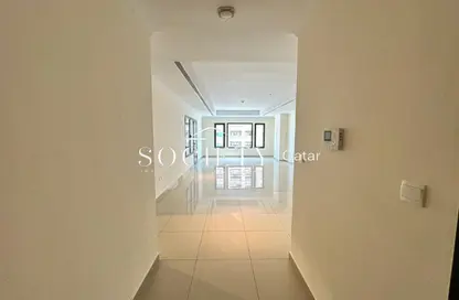 Apartment - 1 Bedroom - 2 Bathrooms for rent in West Porto Drive - Porto Arabia - The Pearl Island - Doha