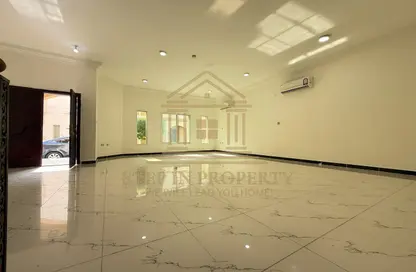 Villa - 5 Bedrooms - 4 Bathrooms for rent in Ain Khaled Villas - Ain Khaled - Doha