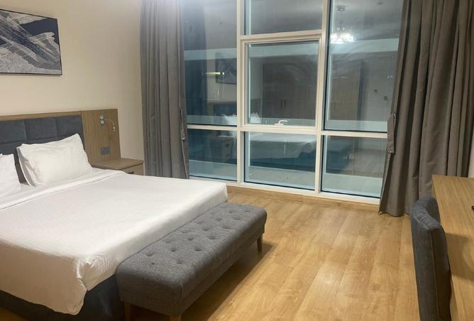 984221 - Property Image 3