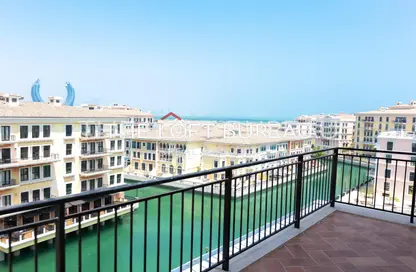 Apartment - 2 Bedrooms - 3 Bathrooms for rent in Teatro - Qanat Quartier - The Pearl Island - Doha