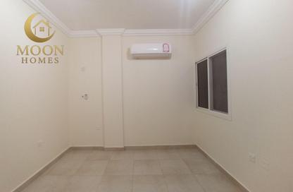 Apartment - 2 Bedrooms - 1 Bathroom for rent in Umm Ghuwailina 4 - Umm Ghuwailina - Doha Apartment - 2 Bedrooms - 1 Bathroom for rent in Umm Ghuwailina 4 - Umm Ghuwailina - Doha