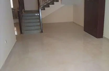 مجمع سكني - 6 غرف نوم - 5 حمامات للايجار في Al Sakhama - الدوحة