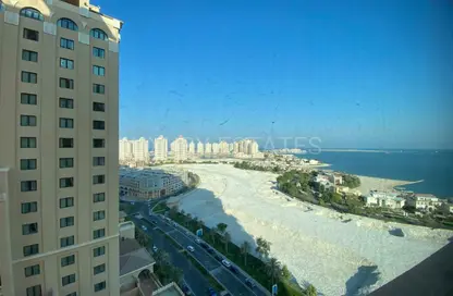 Apartment - 1 Bedroom - 2 Bathrooms for rent in West Porto Drive - Porto Arabia - The Pearl Island - Doha