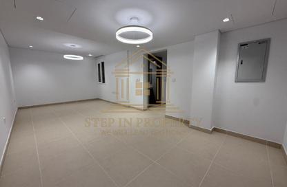 Apartment - 2 Bedrooms - 4 Bathrooms for rent in Al Salam Tower - Corniche Road - Corniche Road - Doha