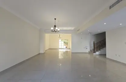 مجمع سكني - 4 غرف نوم - 4 حمامات للايجار في بوابة عين خالد - عين خالد - الدوحة