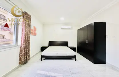 Apartment - 1 Bedroom - 2 Bathrooms for rent in Umm Ghuwailina 4 - Umm Ghuwailina - Doha
