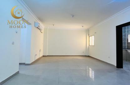 Apartment - 1 Bedroom - 2 Bathrooms for rent in Umm Ghwailina Comm - Umm Ghuwalina - Umm Ghuwailina - Doha