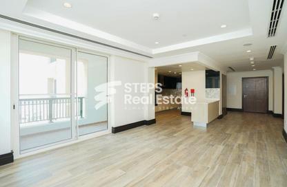 Apartment - 1 Bedroom - 2 Bathrooms for rent in Viva West - Viva Bahriyah - The Pearl Island - Doha