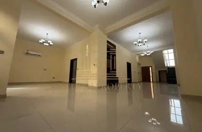 مجمع سكني - 5 غرف نوم - 4 حمامات للايجار في شارع  بو هامو - أبو هامور - الدوحة