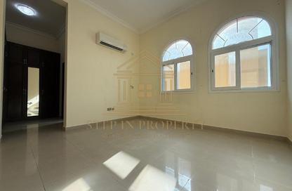 مجمع سكني - 5 غرف نوم - 4 حمامات للايجار في شارع  بو هامو - أبو هامور - الدوحة