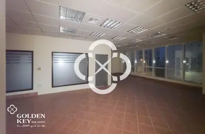 مساحات مكتبية - استوديو - 4 حمامات للايجار في روضة الخيل - روضة الخيل - الدوحة