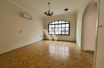 Villa - 3 Bedrooms - 3 Bathrooms for rent in Al Maamoura - Al Maamoura - Doha