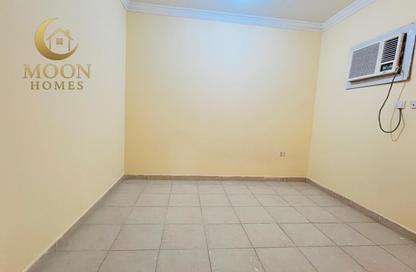 Apartment - 2 Bedrooms - 2 Bathrooms for rent in Umm Ghwailina Comm - Umm Ghuwalina - Umm Ghuwailina - Doha