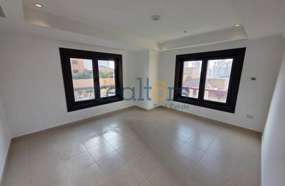 Apartment - 2 Bedrooms - 4 Bathrooms for sale in West Porto Drive - Porto Arabia - The Pearl Island - Doha