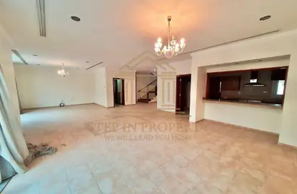 Villa - 3 Bedrooms - 5 Bathrooms for rent in Umm Al Seneem Street - Ain Khaled - Doha