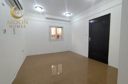 Apartment - 1 - 1 for rent in Umm Ghwailina Comm - Umm Ghuwalina - Umm Ghuwailina - Doha