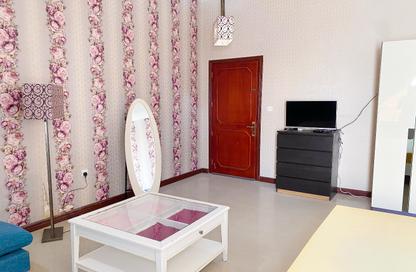 Apartment - Studio - 1 for rent in Al Dafna - Al Dafna - Doha