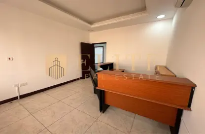 Office Space - 5 Bedrooms - 1 Bathroom for rent in Bin Omran 35 - Fereej Bin Omran - Doha