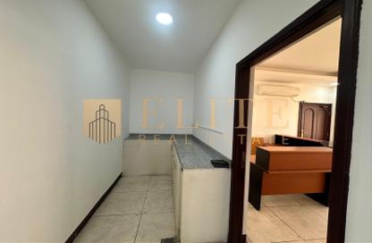 Office Space - 5 Bedrooms - 1 Bathroom for rent in Bin Omran 35 - Fereej Bin Omran - Doha
