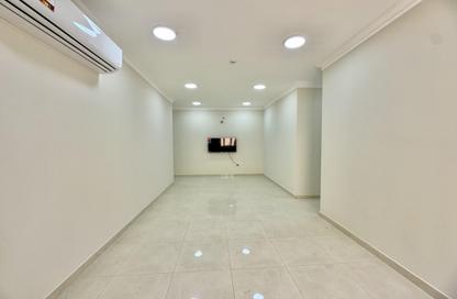 Apartment - 2 Bedrooms - 2 Bathrooms for rent in Al Nasr Street - Al Nasr - Doha