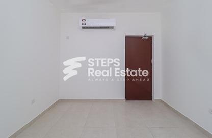 Warehouse - Studio - 7+ for rent in East Industrial Street - Birkat Al Awamer - Al Wakra