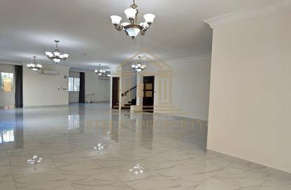 مجمع سكني - 5 غرف نوم - 6 حمامات للايجار في شارع الوعب - الوعب - الدوحة