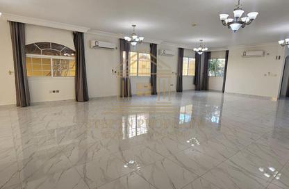 مجمع سكني - 5 غرف نوم - 6 حمامات للايجار في شارع الوعب - الوعب - الدوحة