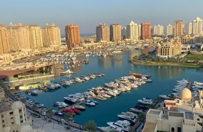شقة - 3 غرف نوم - 4 حمامات للايجار في طريق بورتو الشرقي - بورتو أرابيا - جزيرة اللؤلؤة - الدوحة