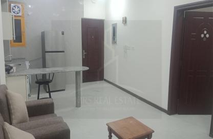 Apartment - 1 Bedroom - 1 Bathroom for rent in Umm Ghwailina Comm - Umm Ghuwalina - Umm Ghuwailina - Doha