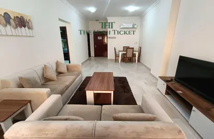 شقة - 2 غرف نوم - 2 حمامات للايجار في شارع النصر - النصر - الدوحة