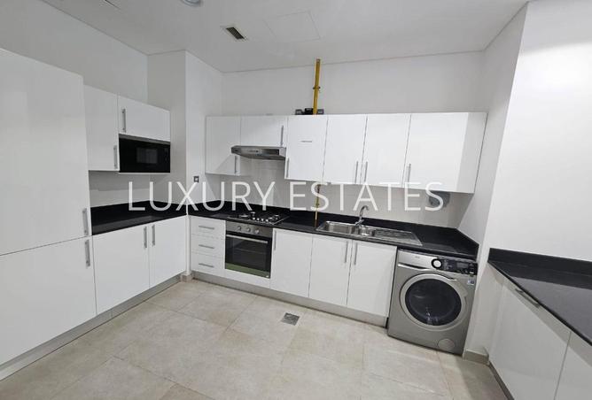 988359 - Property Image 3