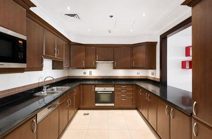 Apartment - 1 Bedroom - 2 Bathrooms for rent in West Porto Drive - Porto Arabia - The Pearl Island - Doha Apartment - 1 Bedroom - 2 Bathrooms for rent in West Porto Drive - Porto Arabia - The Pearl Island - Doha