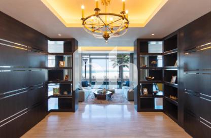 Villa - 5 Bedrooms - 6 Bathrooms for rent in Hilton Doha The Pearl Residences - Abraj Quartiers - The Pearl Island - Doha
