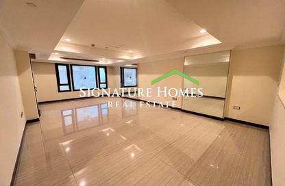 Apartment - 1 Bedroom - 2 Bathrooms for rent in East Porto Drive - Porto Arabia - The Pearl Island - Doha