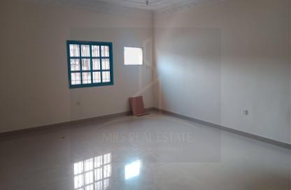 Apartment - 3 Bedrooms - 3 Bathrooms for rent in Al Mansoura - Al Mansoura - Doha