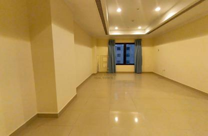 Apartment - 1 Bedroom - 2 Bathrooms for rent in West Porto Drive - Porto Arabia - The Pearl Island - Doha