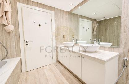 Apartment - 2 Bedrooms - 3 Bathrooms for rent in Viva West - Viva Bahriyah - The Pearl Island - Doha