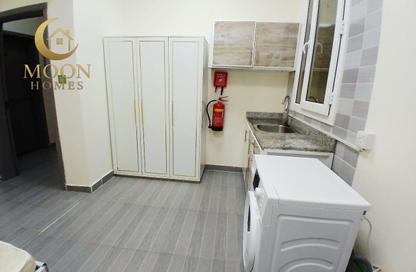 Apartment - Studio - 1 Bathroom for rent in Umm Ghuwailina 4 - Umm Ghuwailina - Doha