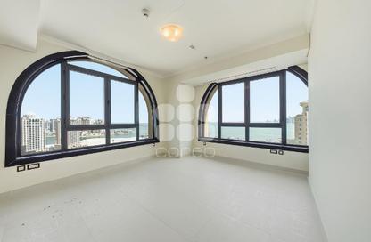 Apartment - 3 Bedrooms - 4 Bathrooms for rent in Tower 22 - Porto Arabia - The Pearl Island - Doha