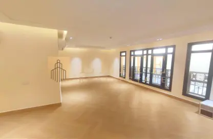 شقة - 2 غرف نوم - 2 حمامات للايجار في شارع النصر - النصر - الدوحة