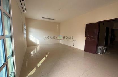 Apartment - 3 Bedrooms - 2 Bathrooms for rent in Bin Omran - Fereej Bin Omran - Doha