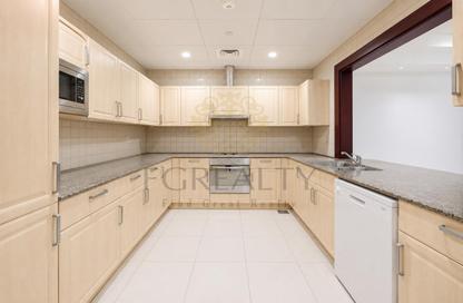 Apartment - 1 - 2 for sale in West Porto Drive - Porto Arabia - The Pearl Island - Doha