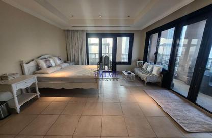 Apartment - 2 Bedrooms - 3 Bathrooms for rent in Piazza Arabia - Porto Arabia - The Pearl Island - Doha