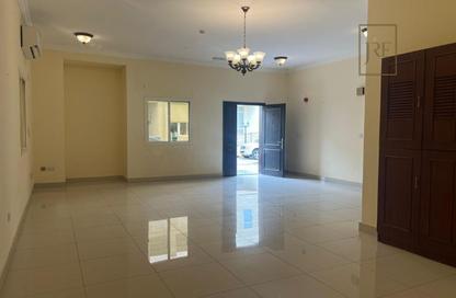 Villa - 5 Bedrooms - 4 Bathrooms for rent in Bu Hamour Street - Abu Hamour - Doha